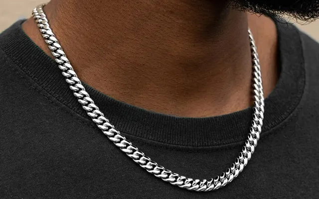 How Men's Cuban Chains Look When Worn